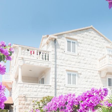 سومارتين Apartments Barba Petra Dvori المظهر الخارجي الصورة