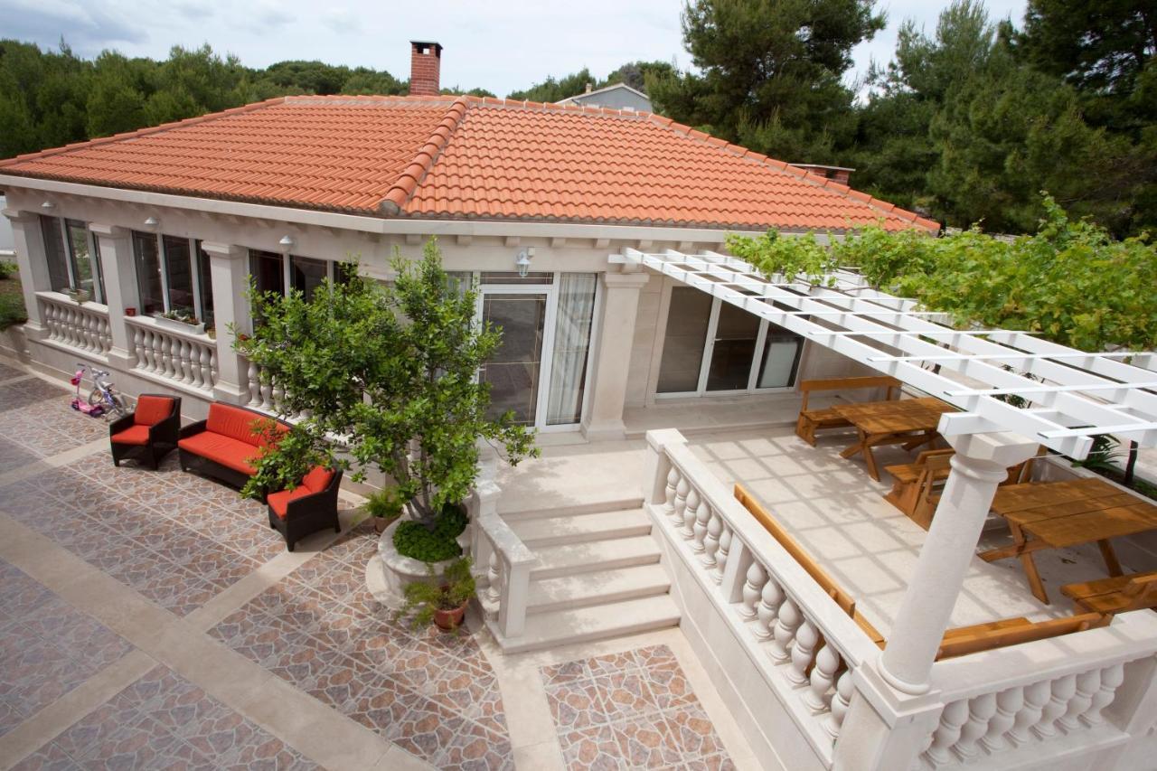 سومارتين Apartments Barba Petra Dvori المظهر الخارجي الصورة
