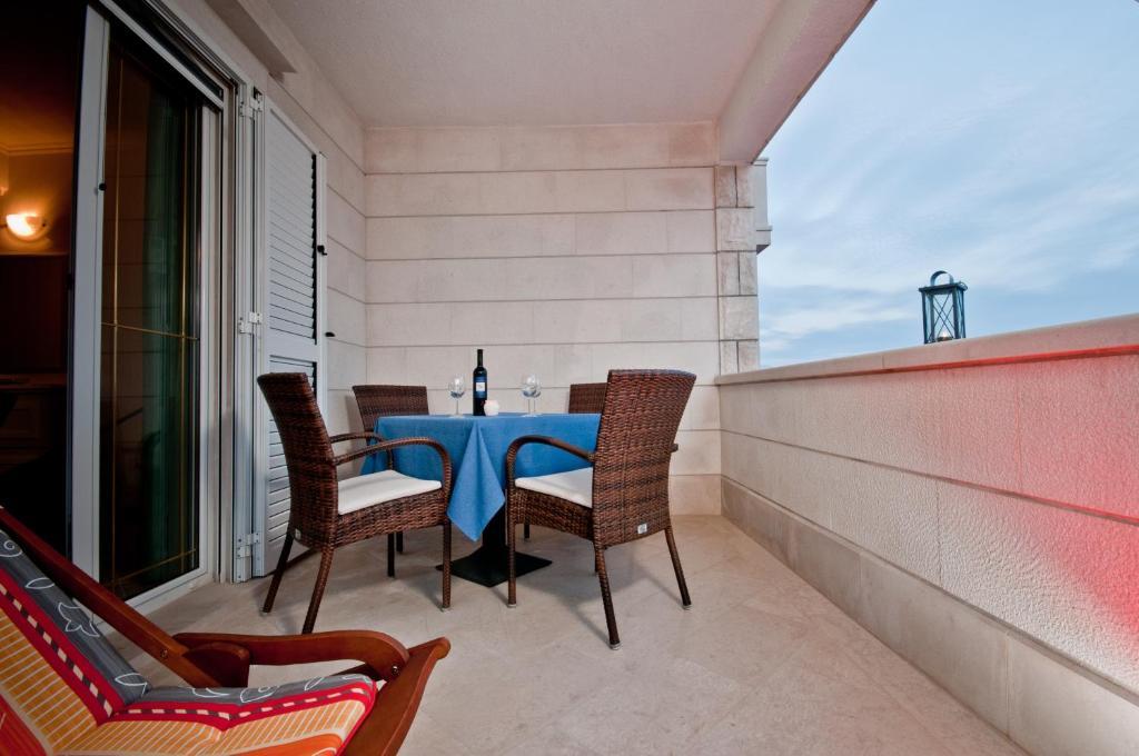 سومارتين Apartments Barba Petra Dvori المظهر الخارجي الصورة