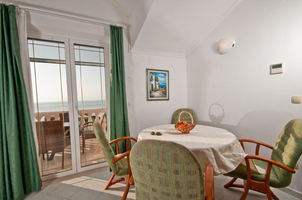 سومارتين Apartments Barba Petra Dvori المظهر الخارجي الصورة