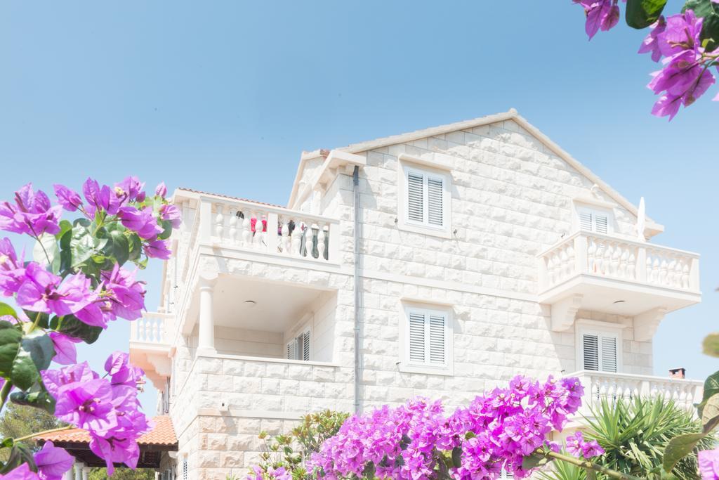 سومارتين Apartments Barba Petra Dvori المظهر الخارجي الصورة