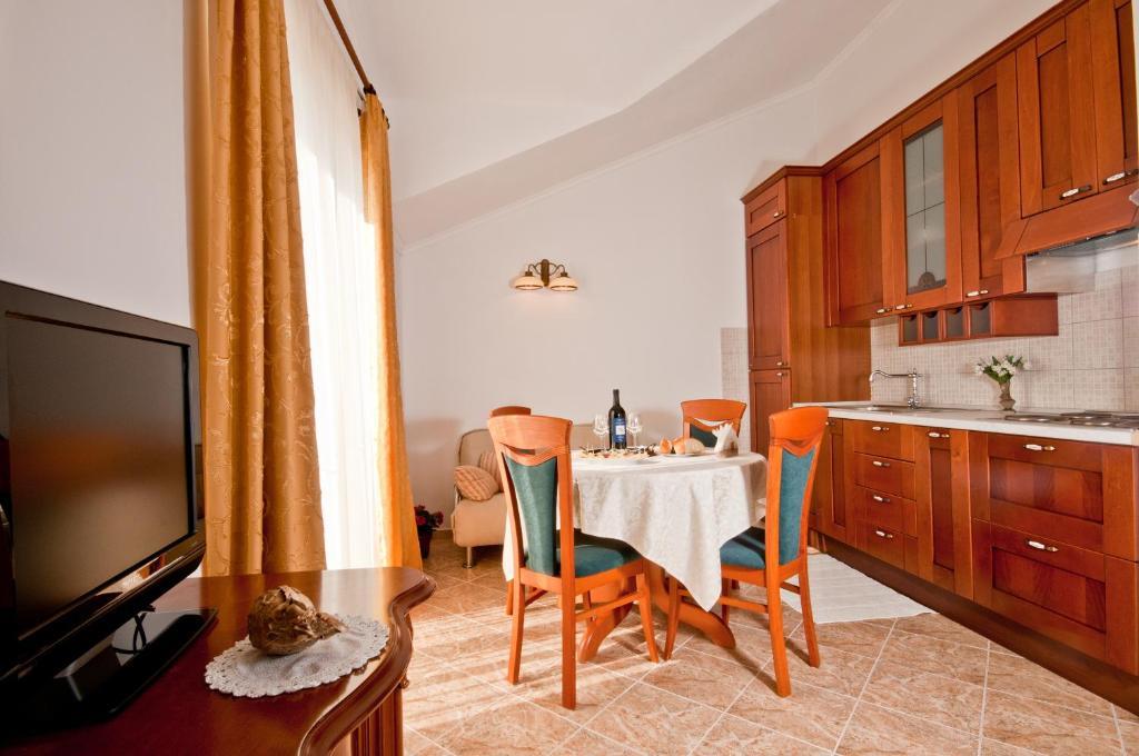 سومارتين Apartments Barba Petra Dvori الغرفة الصورة