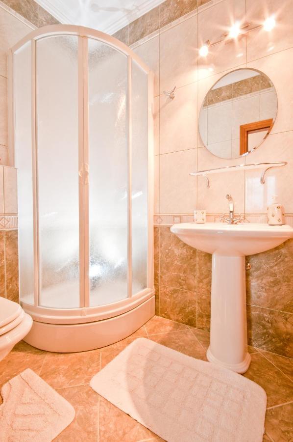 سومارتين Apartments Barba Petra Dvori المظهر الخارجي الصورة