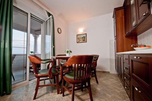 سومارتين Apartments Barba Petra Dvori المظهر الخارجي الصورة